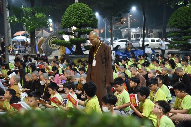The fifth day of Temporary Ordination Retreat for Children in Summer