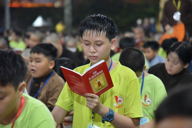 The fifth day of Temporary Ordination Retreat for Children in Summer