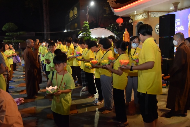 The fifth day of Temporary Ordination Retreat for Children in Summer