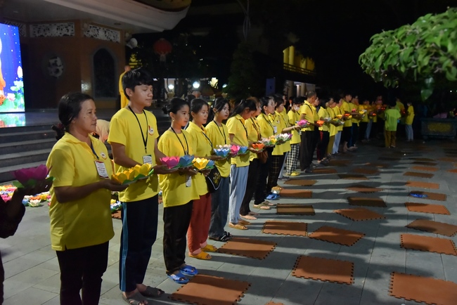 The fifth day of Temporary Ordination Retreat for Children in Summer