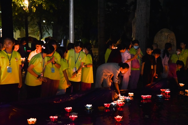 The fifth day of Temporary Ordination Retreat for Children in Summer