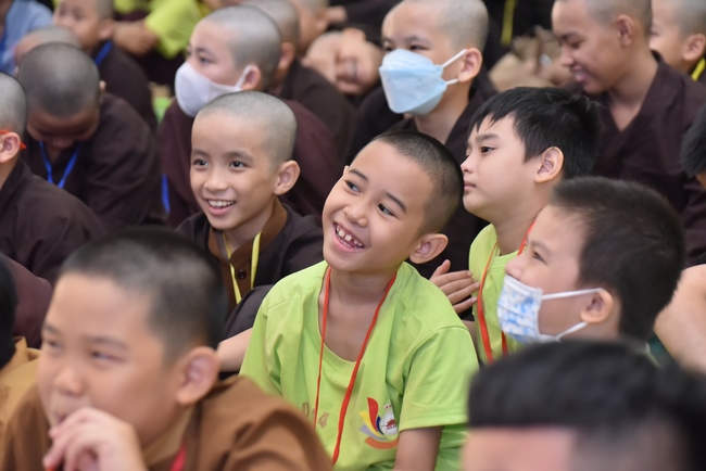 The fifth day of Temporary Ordination Retreat for Children in Summer