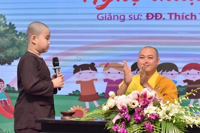 The fifth day of Temporary Ordination Retreat for Children in Summer