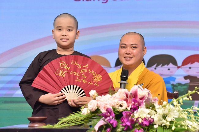 The fifth day of Temporary Ordination Retreat for Children in Summer