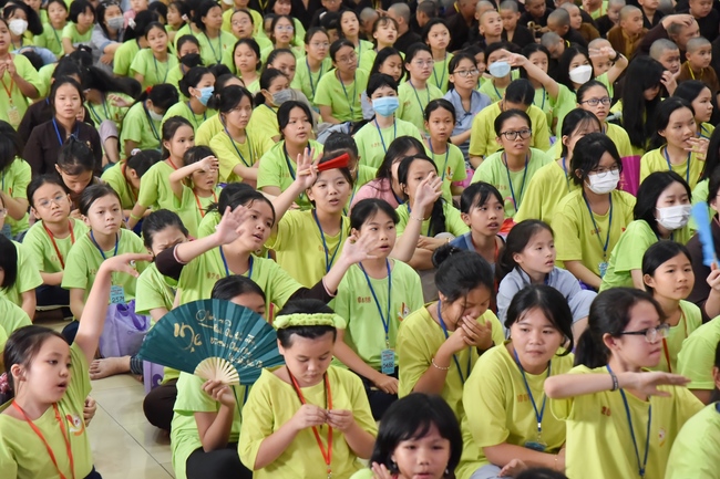 The fifth day of Temporary Ordination Retreat for Children in Summer