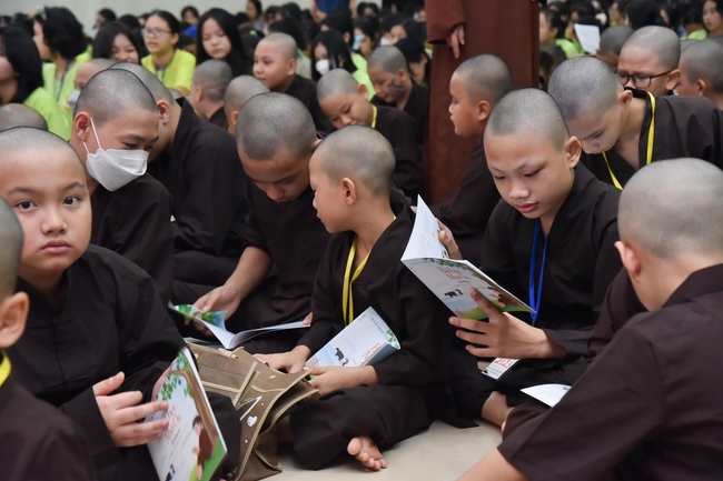 The fifth day of Temporary Ordination Retreat for Children in Summer