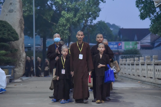 The fifth day of Temporary Ordination Retreat for Children in Summer