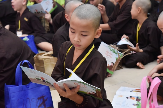 The fifth day of Temporary Ordination Retreat for Children in Summer