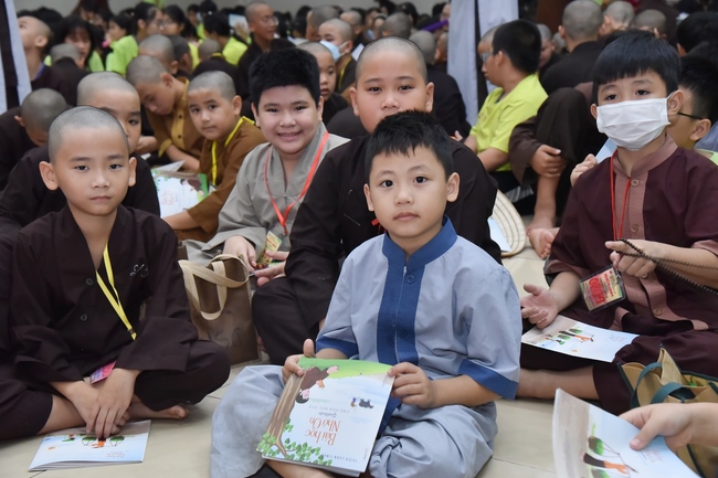 The fifth day of Temporary Ordination Retreat for Children in Summer