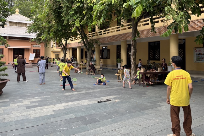 The fifth day of Temporary Ordination Retreat for Children in Summer