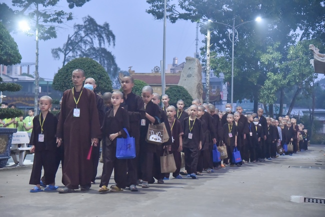 The fifth day of Temporary Ordination Retreat for Children in Summer