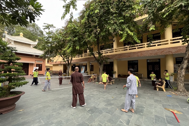 The fifth day of Temporary Ordination Retreat for Children in Summer