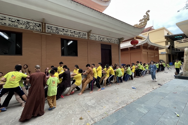 The fifth day of Temporary Ordination Retreat for Children in Summer