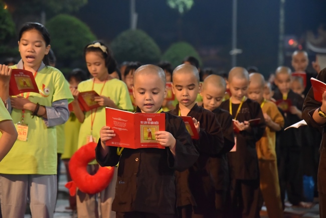 The fifth day of Temporary Ordination Retreat for Children in Summer