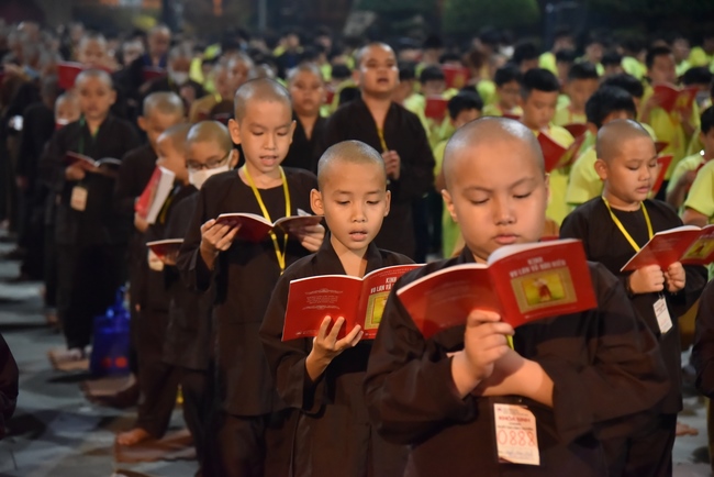 The fifth day of Temporary Ordination Retreat for Children in Summer