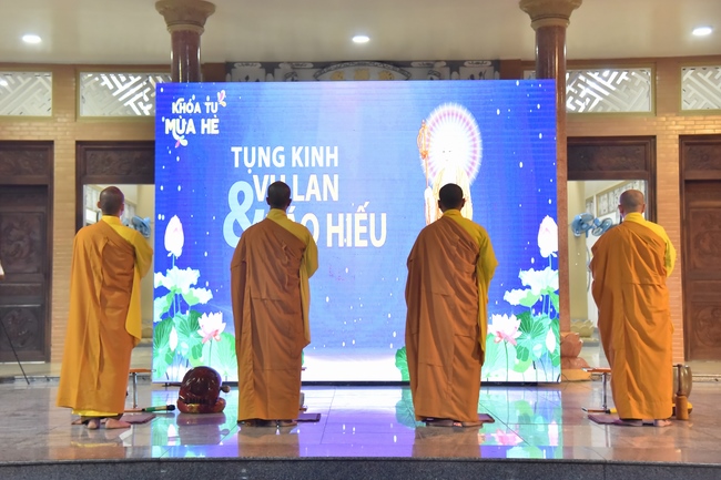 The fifth day of Temporary Ordination Retreat for Children in Summer