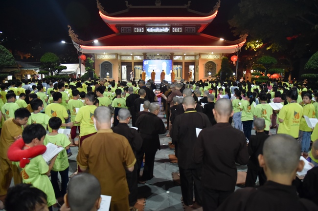 The fifth day of Temporary Ordination Retreat for Children in Summer