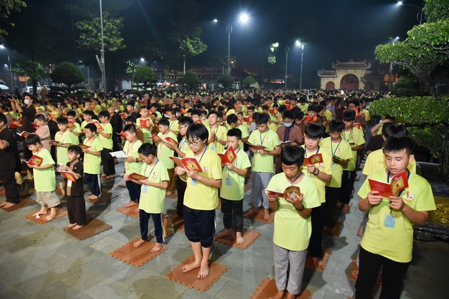 The fifth day of Temporary Ordination Retreat for Children in Summer