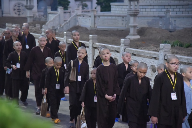 The fifth day of Temporary Ordination Retreat for Children in Summer