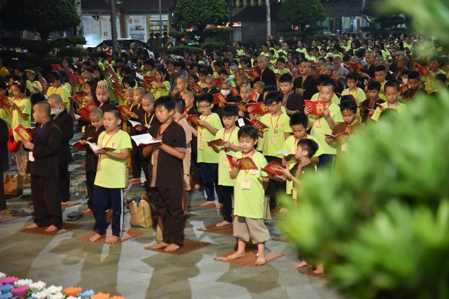 The fifth day of Temporary Ordination Retreat for Children in Summer