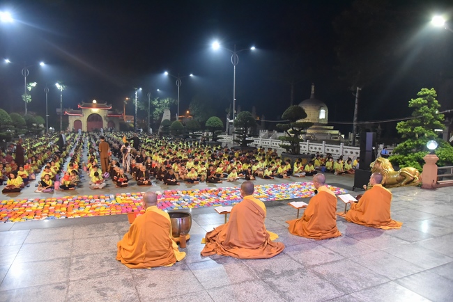 The fifth day of Temporary Ordination Retreat for Children in Summer