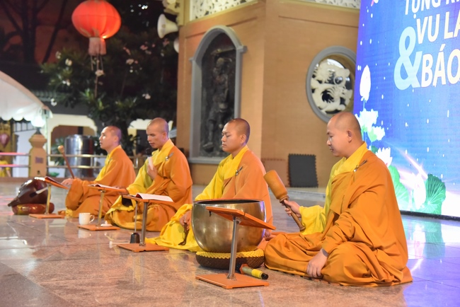 The fifth day of Temporary Ordination Retreat for Children in Summer