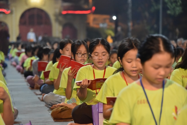 The fifth day of Temporary Ordination Retreat for Children in Summer