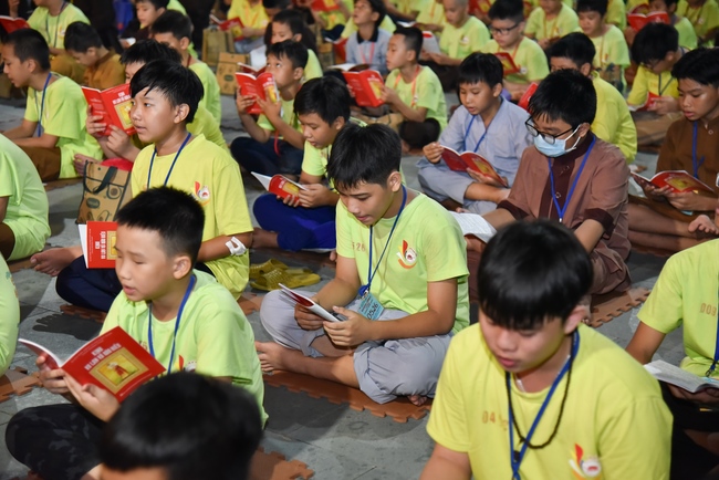 The fifth day of Temporary Ordination Retreat for Children in Summer