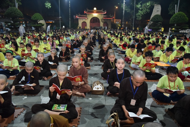 The fifth day of Temporary Ordination Retreat for Children in Summer