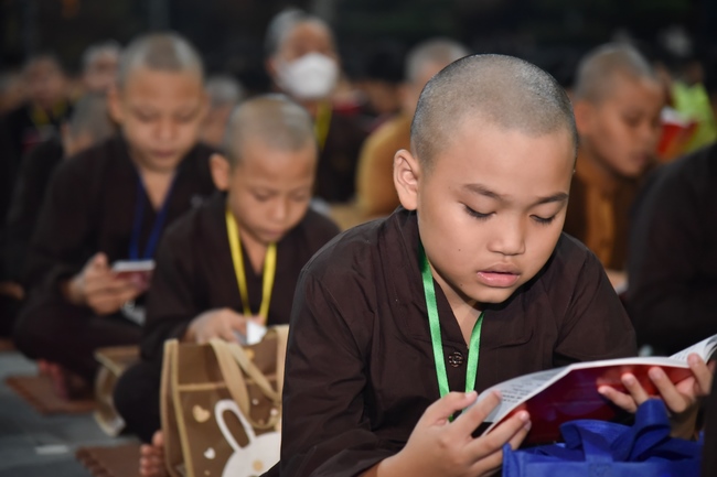 The fifth day of Temporary Ordination Retreat for Children in Summer