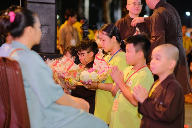 Last day of Temporary Ordination Retreat for Children in Summer