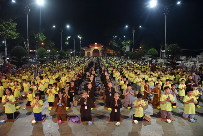 Last day of Temporary Ordination Retreat for Children in Summer