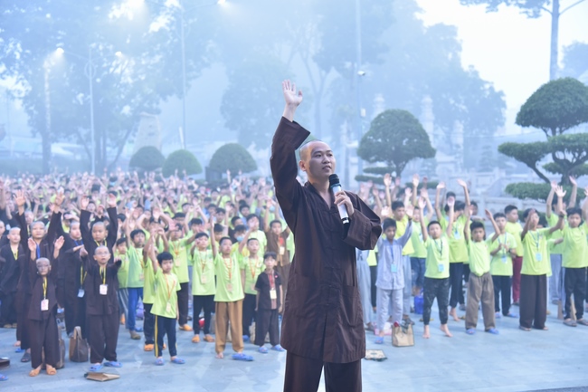 Last day of Temporary Ordination Retreat for Children in Summer