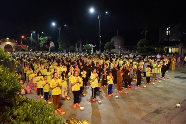 Last day of Temporary Ordination Retreat for Children in Summer