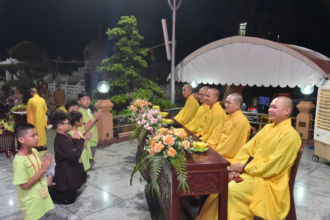 Last day of Temporary Ordination Retreat for Children in Summer