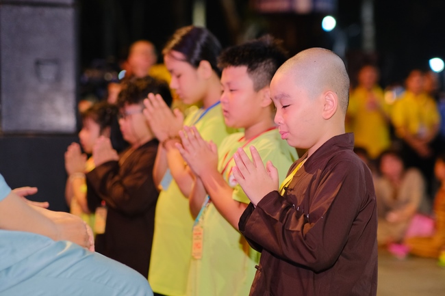 Last day of Temporary Ordination Retreat for Children in Summer