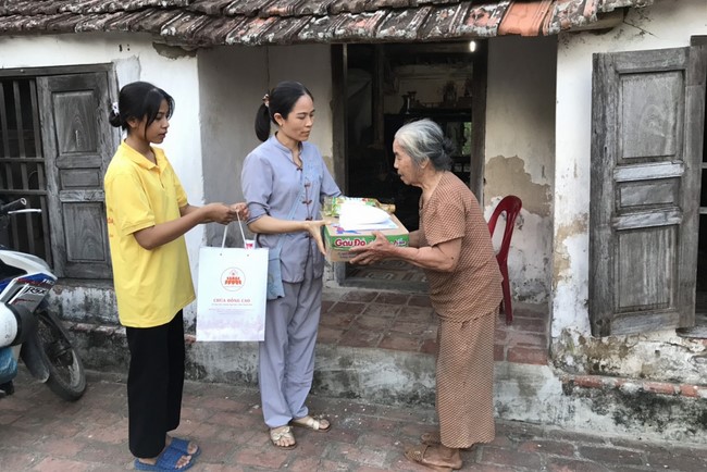 Charity trip to share love of Dong Cao Pagoda