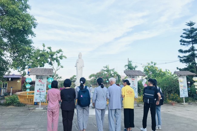 Charity trip to share love of Dong Cao Pagoda