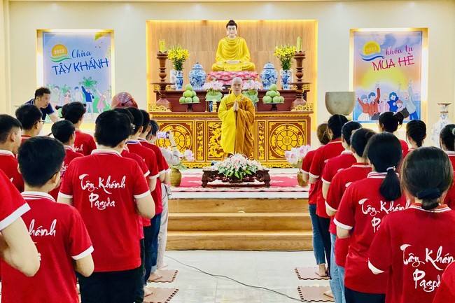 The 4th day of Summer Retreat at Tay Khanh Pagoda