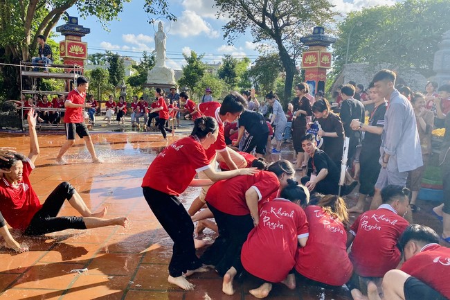 The 4th day of Summer Retreat at Tay Khanh Pagoda