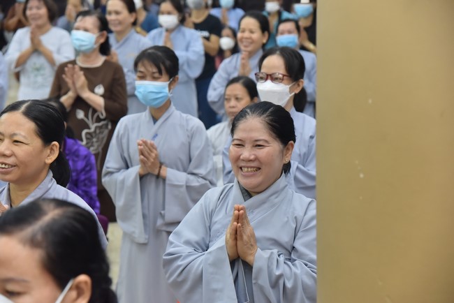 Pilgrimage to offer the Three Jewels