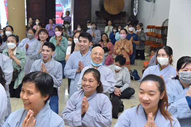 Pilgrimage to offer the Three Jewels