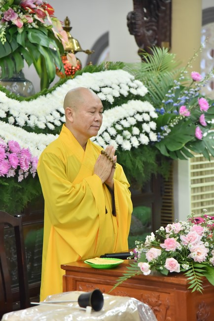 Pilgrimage to offer the Three Jewels