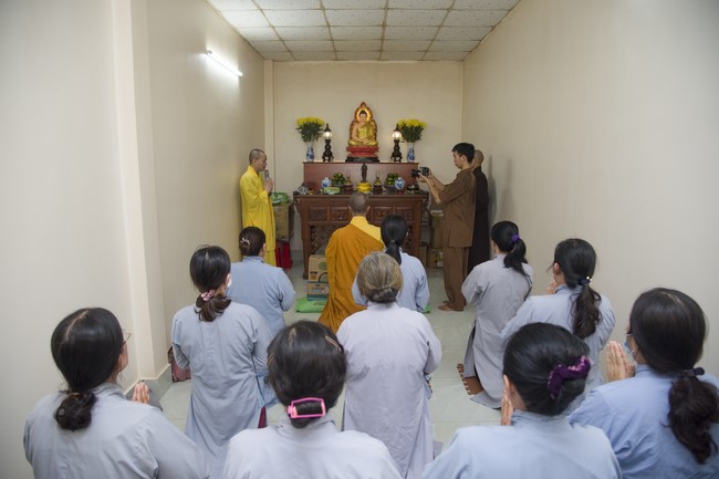 Pilgrimage to offer the Three Jewels