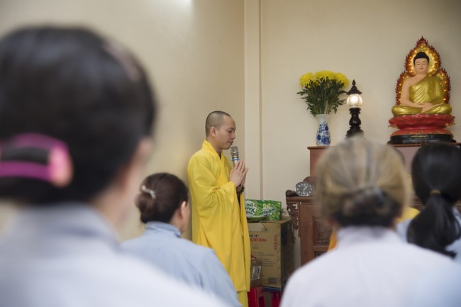 Pilgrimage to offer the Three Jewels