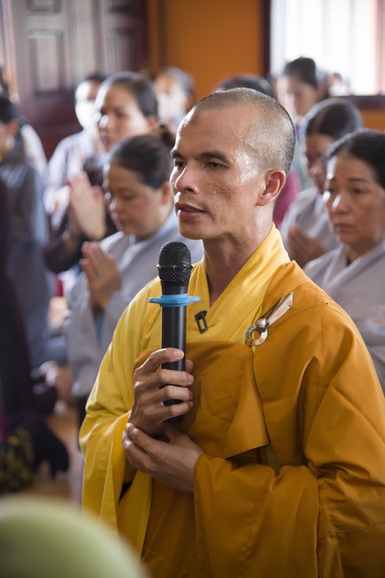 Pilgrimage to offer the Three Jewels