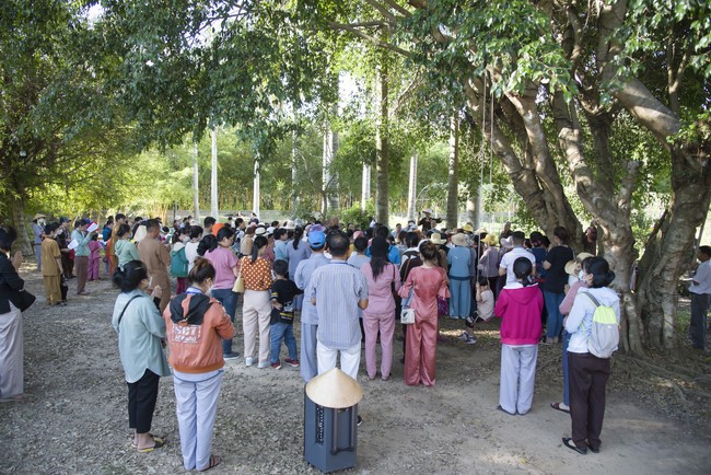 Pilgrimage to offer the Three Jewels