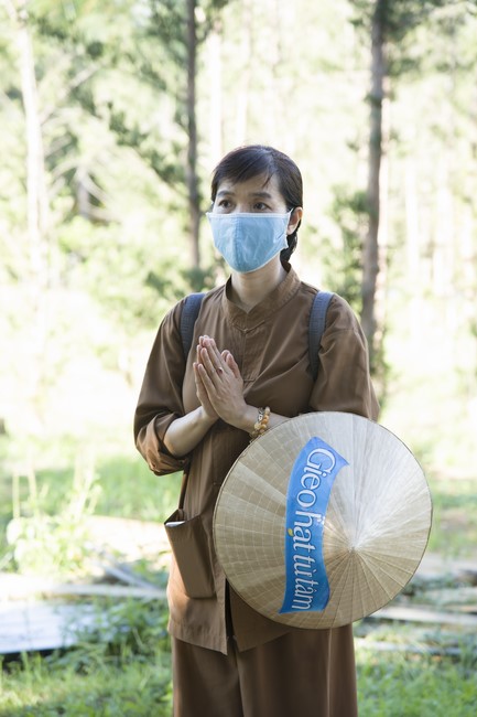 Pilgrimage to offer the Three Jewels