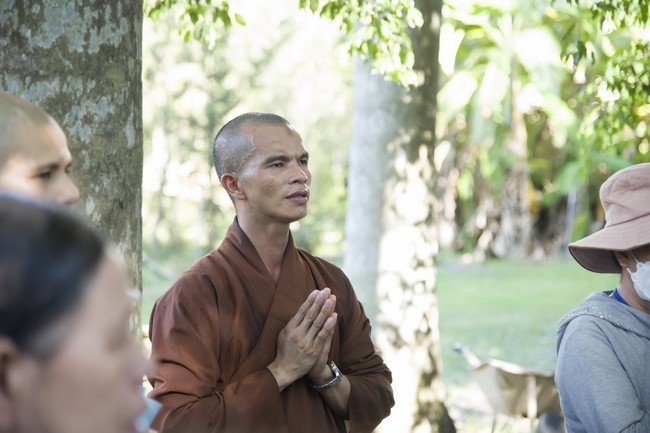 Pilgrimage to offer the Three Jewels