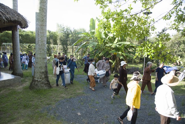 Pilgrimage to offer the Three Jewels